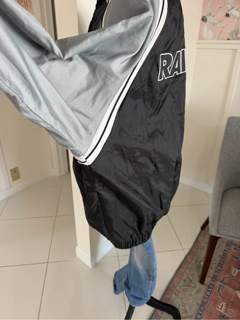 Vintage Oakland Raiders jacket nylon Raiders NFL, Men’s size Large Lightweight
